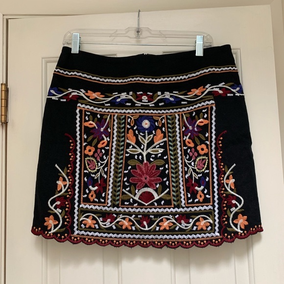 Anthropologie ari + Ali embroidered mini size L - Picture 3 of 5